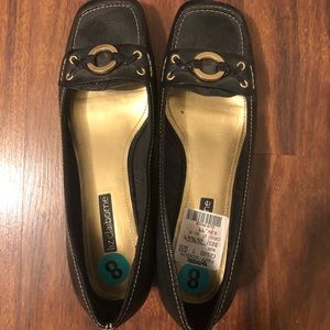 Liz Claiborne Small Heel Closed Toe